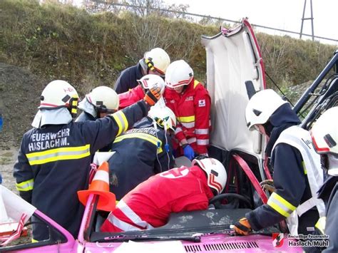 Schwerer Verkehrsunfall Traktor Gegen Auto Freiwillige Feuerwehr