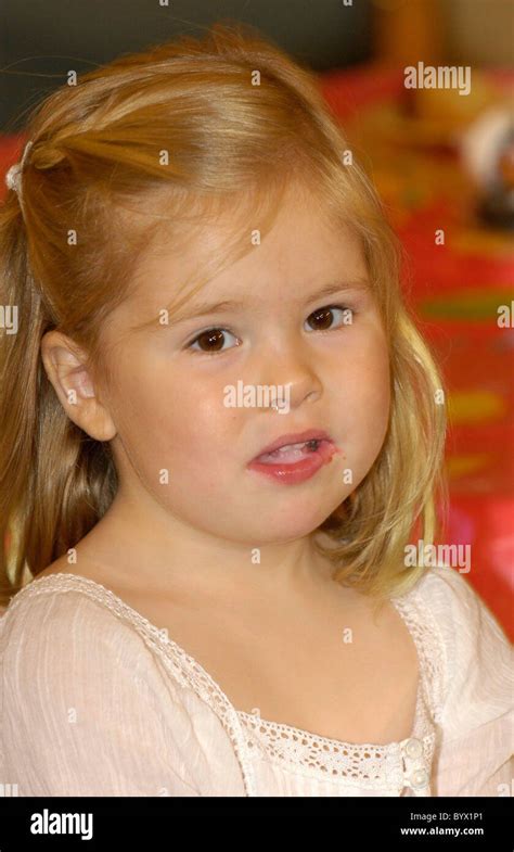 La princesa Alexia celebra su segundo cumpleaños en un photocall en los