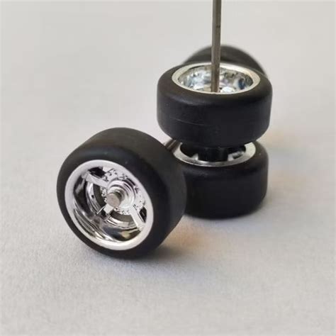 Rodas pneus de borracha pontas cromada para customização de miniaturas Hot Wheels escala