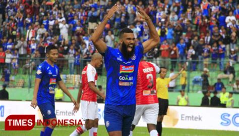 Babak Pertama Arema Fc Unggul Dari Persipura Times Indonesia