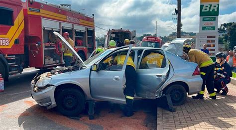 Idosa Fica Presa Nas Ferragens Ap S Grave Acidente Em Chapec