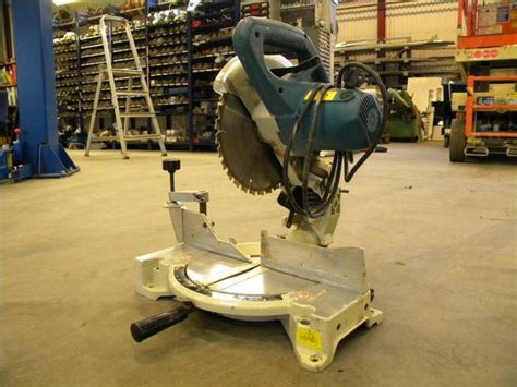 Makita Ls1040 Mitre Saw Hobbies And Toys Stationery And Craft Craft