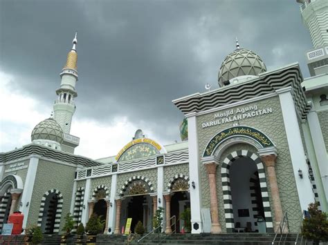 Masjid Agung Pacitan Sejarah Lokasi Dan Gaya Arsitekturnya Solo Media