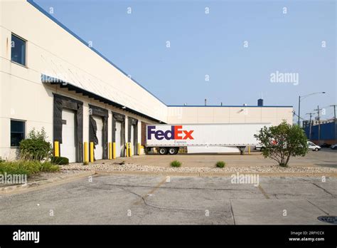 Fedex Loading Hi Res Stock Photography And Images Alamy