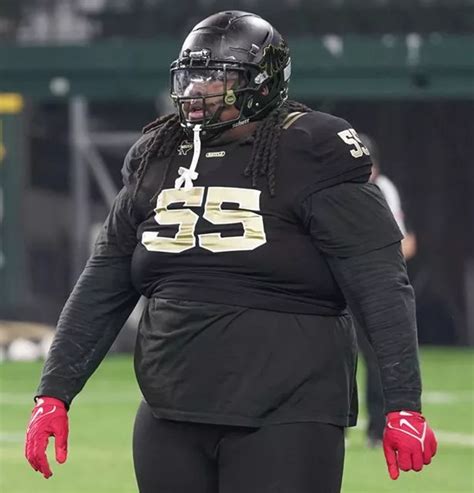 Ginormous New 455lb American Football Star Leaves Fans Petrified For