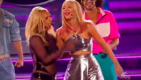 Video Britney Spears And Iggy Azalea Performs Pretty Girls At Billboard Music Awards 2015