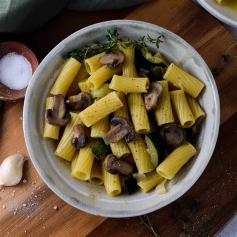 One Pot Zucchini Mushroom Pasta Vegan 20 Minutes Naturallie Plant