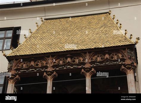 Das Goldene Dachl In Der Altstadt Von Innsbruck Sterreich