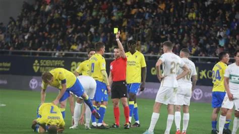 Del Cerro Grande un árbitro polémico para recibir al Osasuna