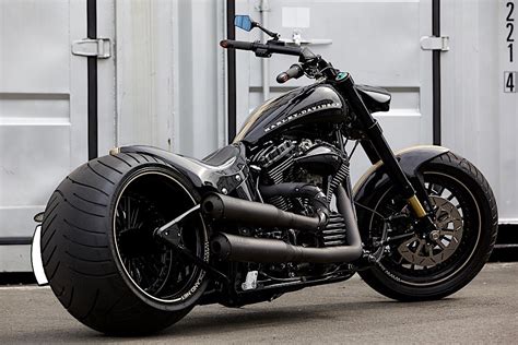 Harley Davidson Black Mass Is A Bad Boy Night Train On 330 Rear Wheel Autoevolution