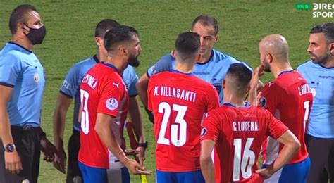 Perú Vs Paraguay Jugadores Paraguayos Pierden El Control Y Casi Golpean Al árbitro