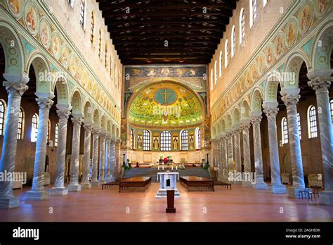 Interno A Mosaico Bizantino Della Basilica Di Sant Apollinare In Classe