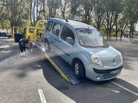 Angers Stationnement Interdit Place La Rochefoucauld Une Cinquantaine De Voitures à La