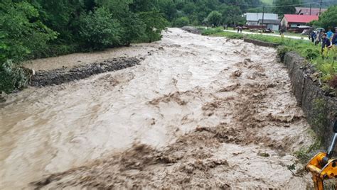 Ploile s au oprit riscul de inundaţii rămâne Hidrologii au emis noi