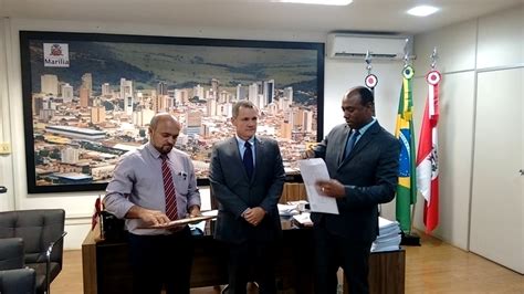 Entrega Do T Tulo De Visitante Ilustre De Mar Lia Ao Diplomata Artur