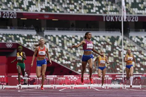 McLaughlin edges Muhammad in battle of world-record hurdlers | AP News