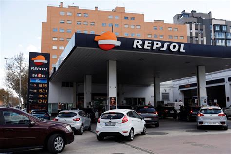 Repsol profit doubles on soaring oil prices but refining weighs | Reuters