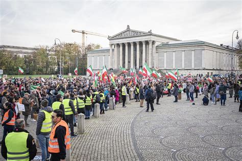 M Nchen Demonstranten Zeigen Solidarit T Mit Iran Protesten