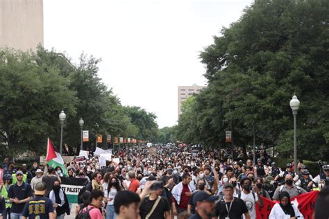 165 Ut Faculty Sign Letter To Hartzell Condemn Universitys Response