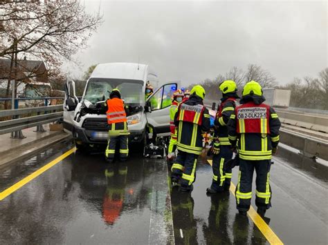 Verkehrsunfall Mit Einem Kleintransporter Und Einen Lkw