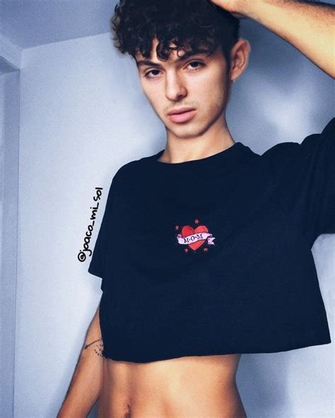 Pin En Normalize Male Crop Tops 2020