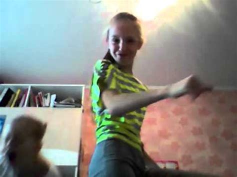 Девочки танцуют - YouTube