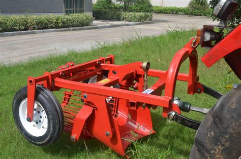 Ce Approved 3 Point Linkage Small Tractor Potato Harvester China Potato Digger And Potato