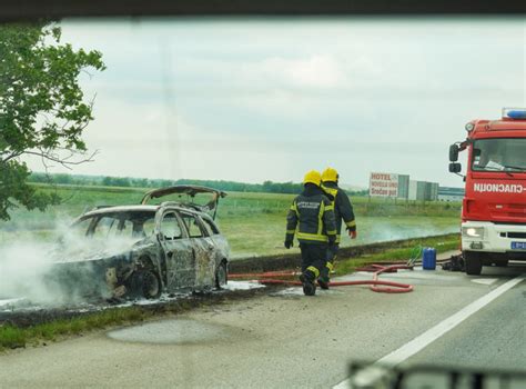 Zapalio Se Automobil Na Auto Putu Kod Isklju Enja Za Batajnicu I Nove