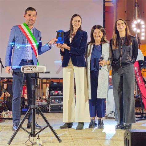 Lattrice Agnese Brighittini Premiata Con La Torre DOro A San Mauro