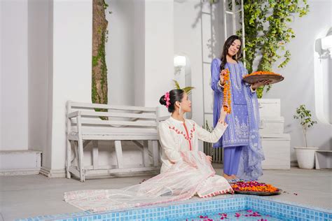 Vestidos De Moda 2024 De Dhanno · Foto De Stock Gratuita