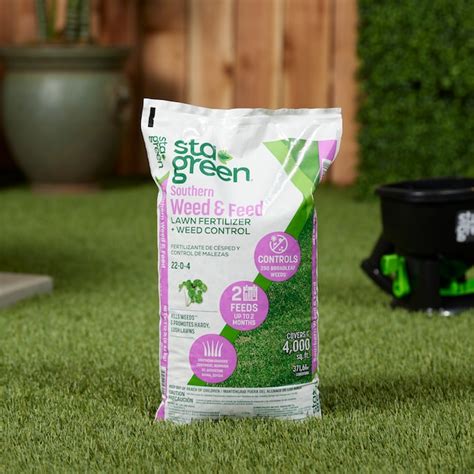 Sta Green Southern Weed And Feed 12 Lb 4000 Sq Ft 22 0 4 Weed And Feed Fertilizer In The Lawn