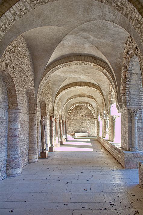 Abbaye De Tournus Cloitre Roman All E Du Cloitre La Gale Flickr