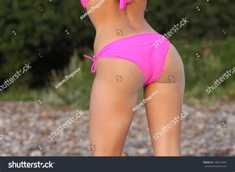 Sexy Girl Pink Bikini Posing On Foto Stok 706416301 Shutterstock