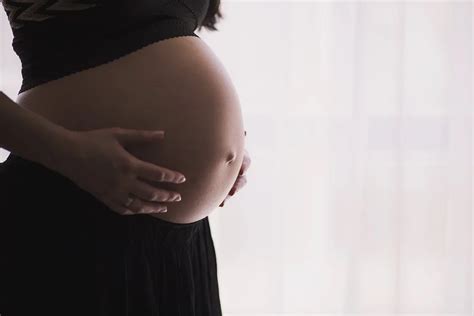 Em média uma mulher mais de 50 dá à luz por dia avanço é de 37