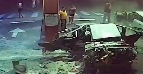 Explota Auto De Mujer Policía Al Cargar Gasolina Y Deja Al Descubierto