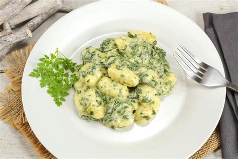 Gnocchi Con Spinaci E Formaggio La Ricetta Del Primo Piatto Semplice E