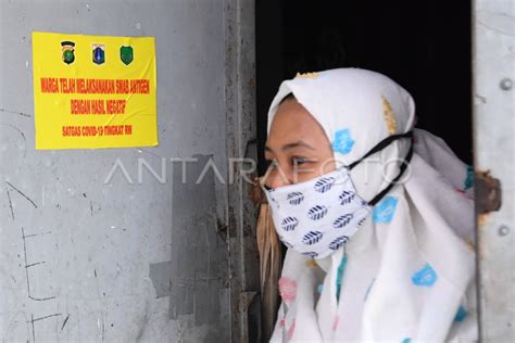 STIKER NEGATIF COVID 19 PEMUDIK BALIK KE JAKARTA ANTARA Foto