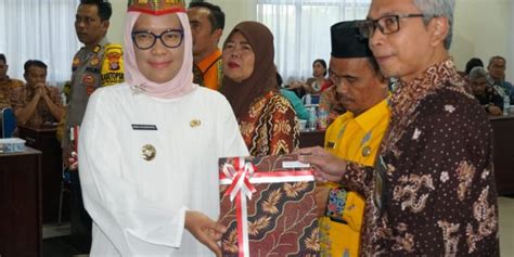 Pemko Palangka Raya Serahkan DIPA Dan TKD Tahun Anggaran 2024 BetangTV