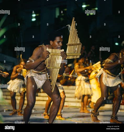Traditional dancing solomon islands hi-res stock photography and images ...