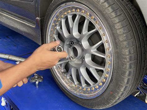 Tighten Your Lug Nuts Properly Accelera Radial