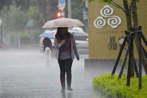 2019首波梅雨鋒面過境 全台16縣市大雨特報 上報 焦點