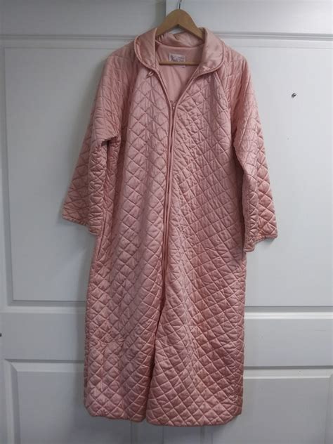 Vintage Pink Quilted Vanity Fair Robe Gem