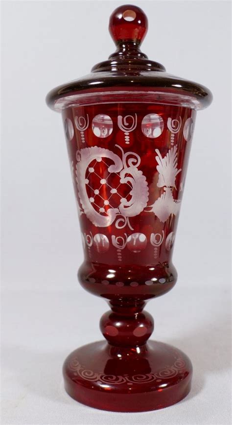 Proantic Drageoir Vase Couvert En Cristal Rouge Grav De Boh Me