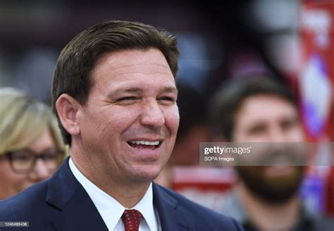 Florida Governor Ron Desantis Reacts At A Press Conference At Samâ S