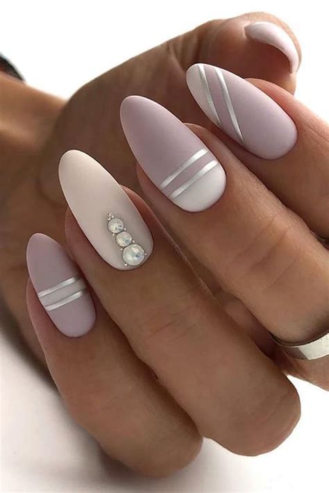 17 Beautiful Manicures With Pearls To Make You Feel Like A Real Mermaid