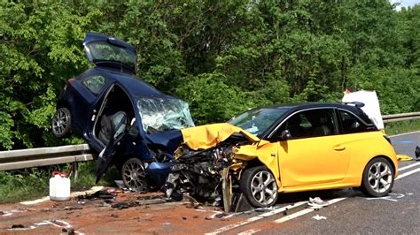 T Dlicher Unfall In Hessen Autofahrer Ger T In Gegenverkehr Frau Stirbt