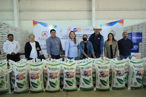 Entregan Sdayr Y Municipio Fertilizante Y Equipos A Agricultores De