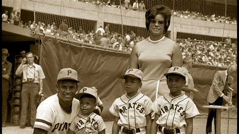 Roberto Clemente Children: Meet Roberto Clemente Jr., Luis Roberto ...