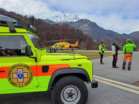 Montagna Domenica Impegnativa Per Il Soccorso Alpino