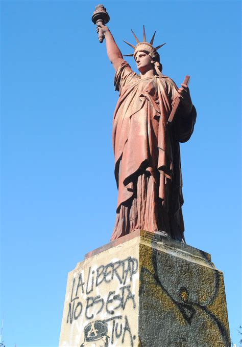 Fotos la Estatua de la Libertad también está en Argentina